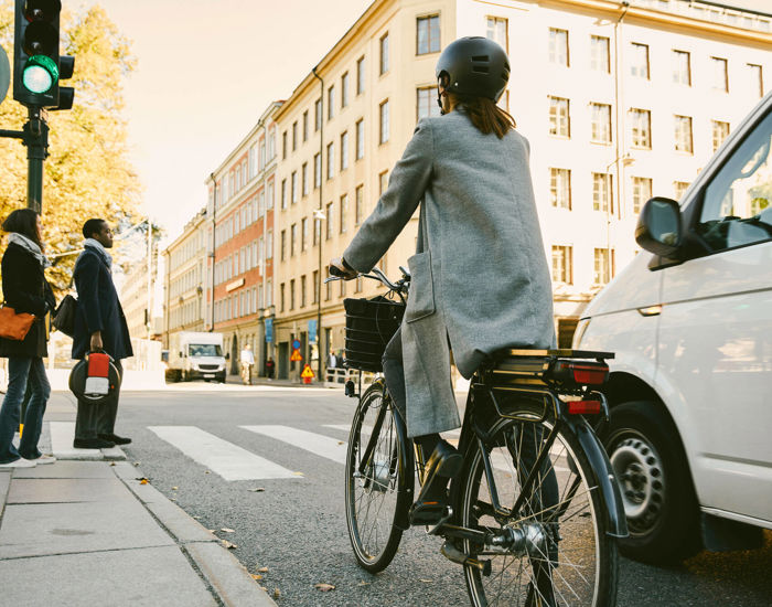 Kvinna Cyklar